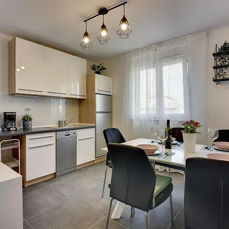 Noemi 1 By Interhome